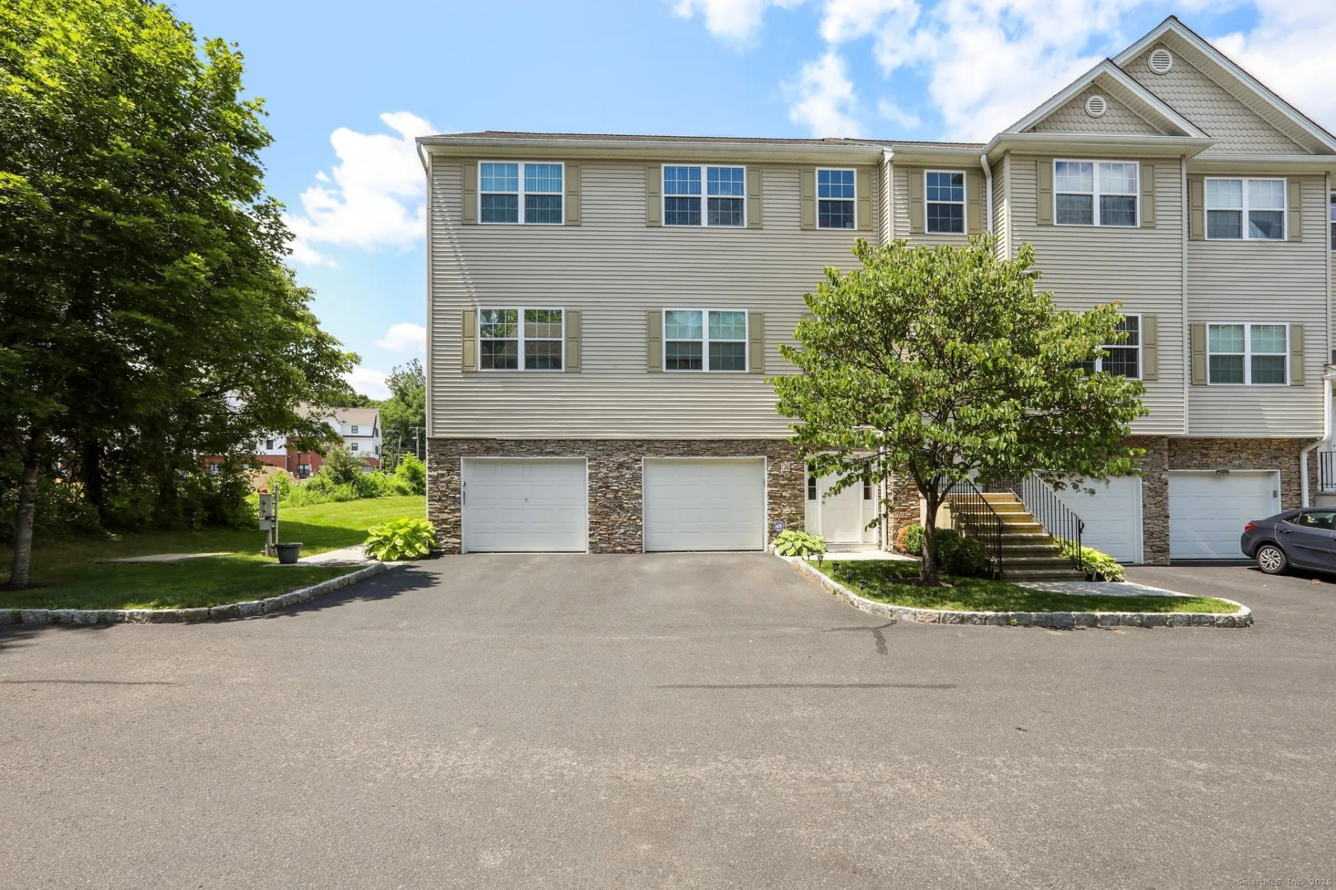 27 Riverview Court #27, Brookfield, CT