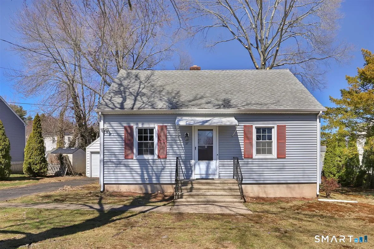 57 Vineyard Road, North Haven, CT