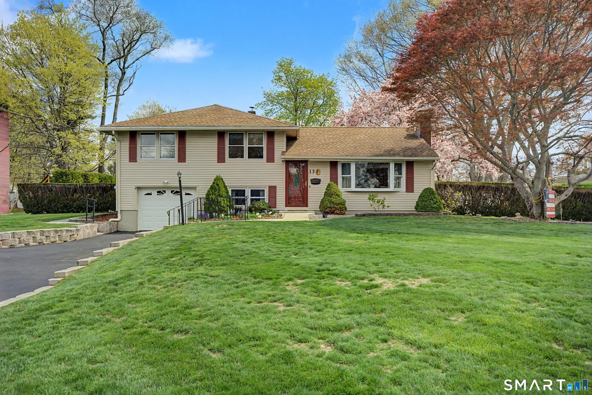 13 Reynolds Drive, Wallingford, CT