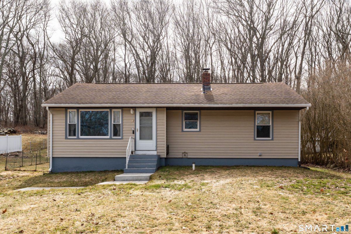 27 Linda Avenue, Montville, CT