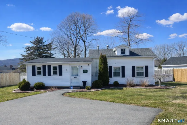 6 Lakeview Place, Middlefield, CT