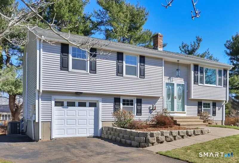 8 Blue Meadow Road, Middletown, CT