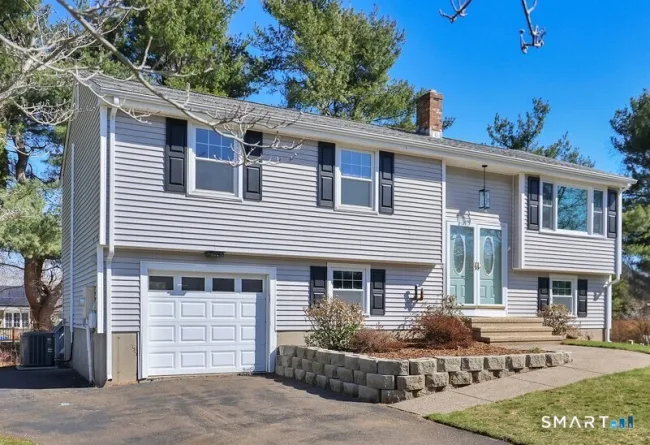 8 Blue Meadow Road, Middletown, CT