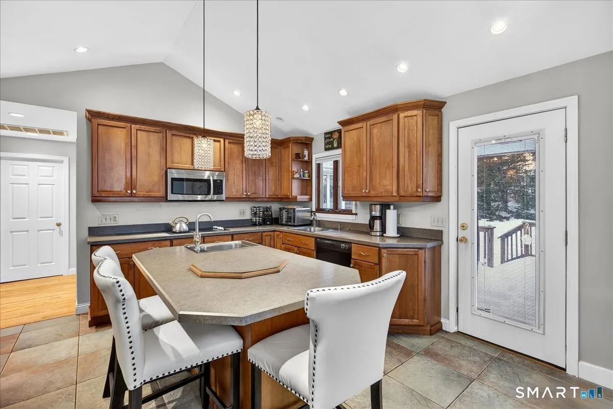 30 Highwood Avenue, Hamden, CT