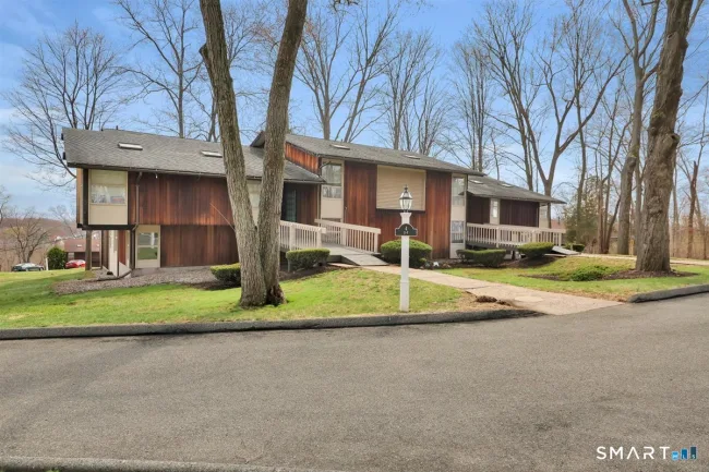 4-G Country Squire Drive #4G