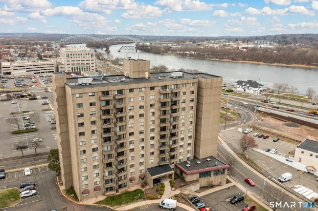 111 Dekoven Drive #202