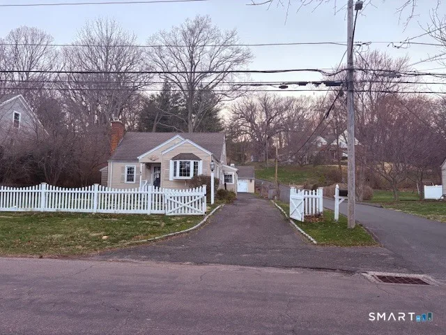 329 Bronson Road, Fairfield, CT