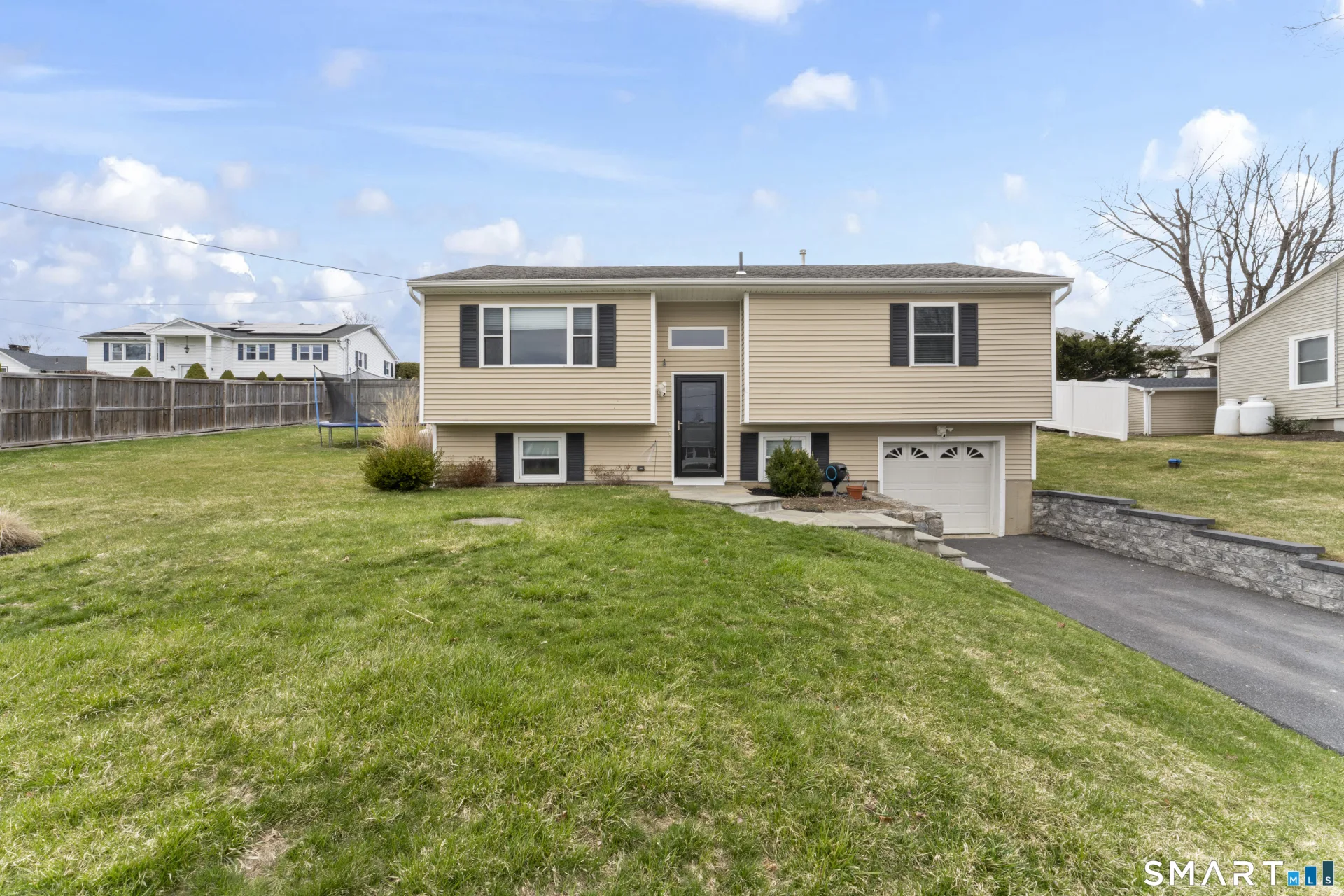 16 Curtis Avenue, New Fairfield, CT