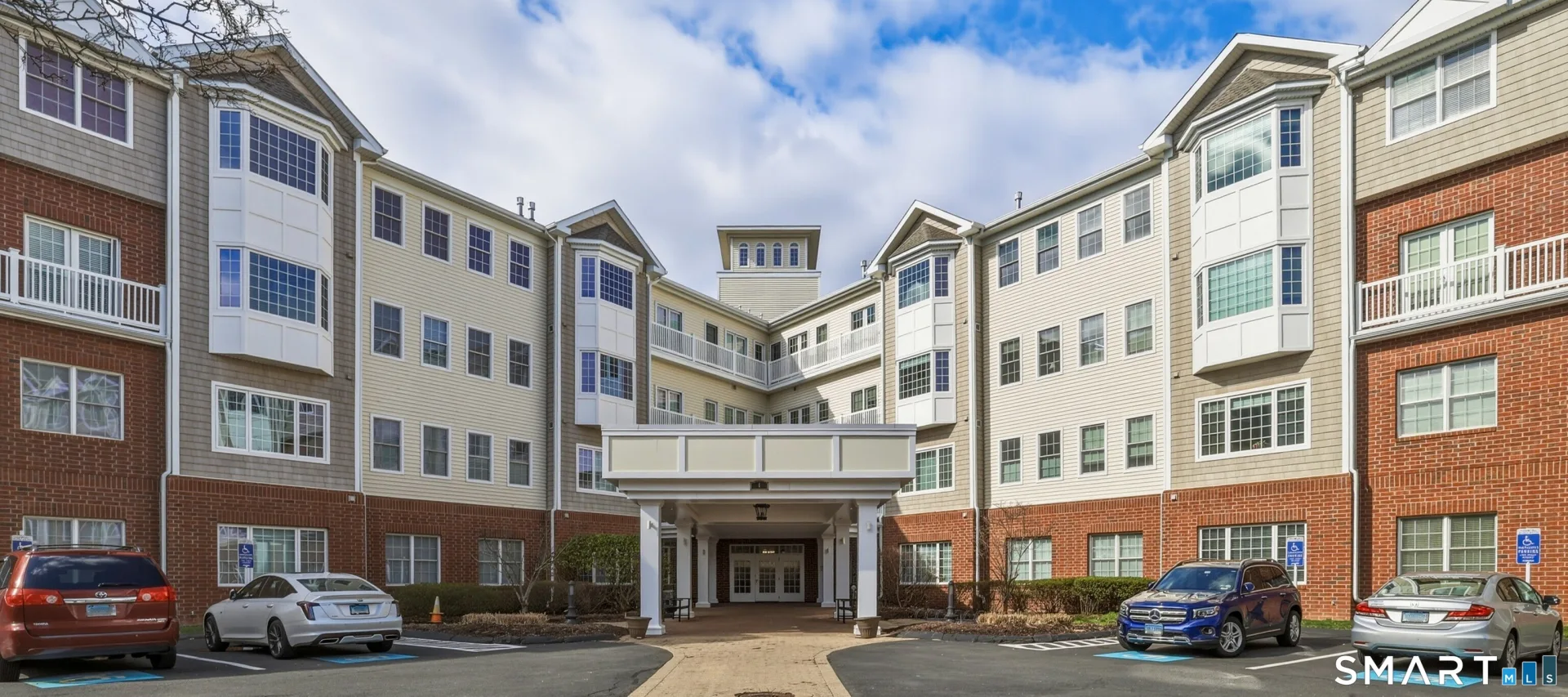 1 King Philip Drive #212, West Hartford, CT