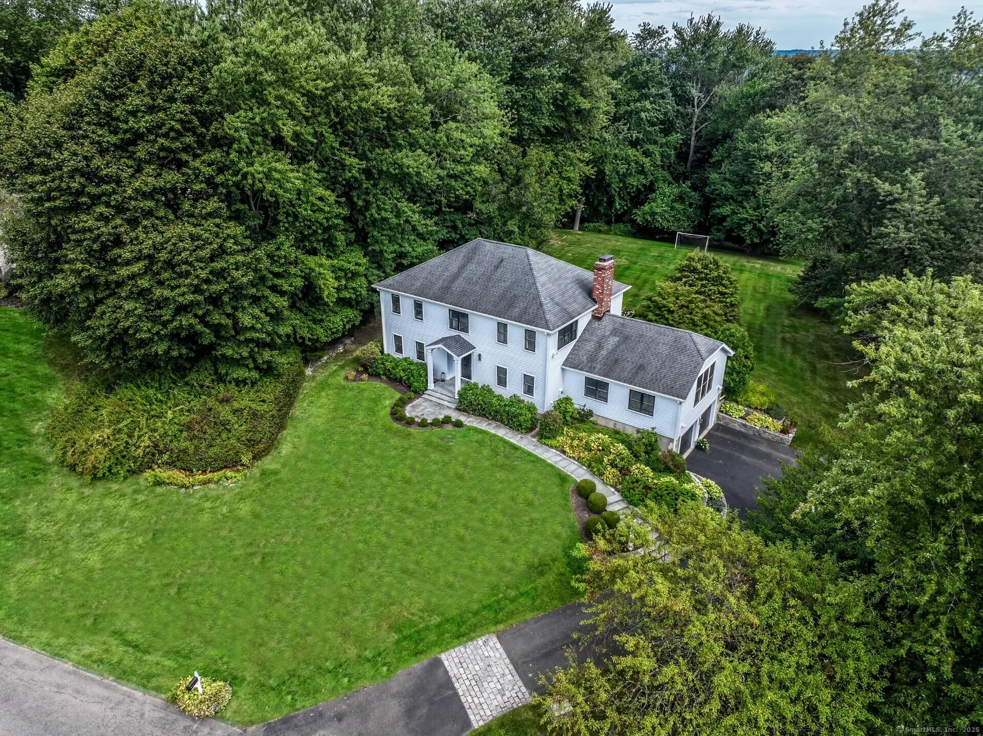 13 Old Castle Drive, Newtown, CT