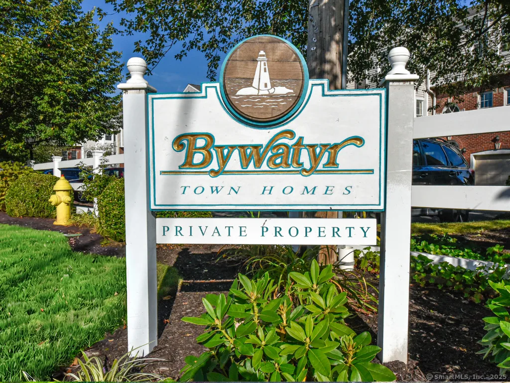 80 Bywater Lane #80, Bridgeport, CT