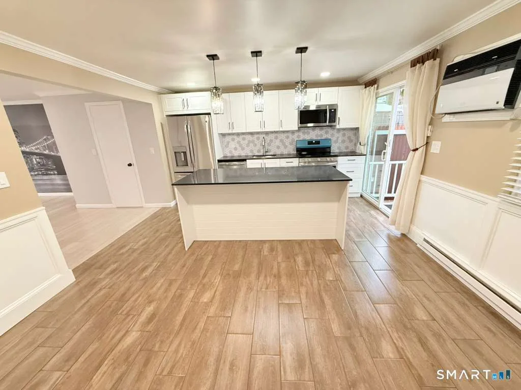 8 Avon Lane, Stamford, CT