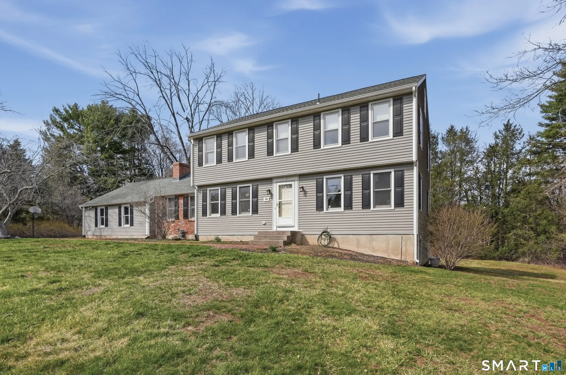 88 Nob Hill Road, Cheshire, CT