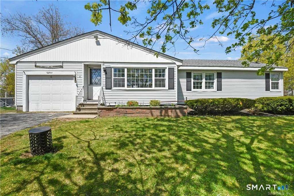 18 Leon Street, Thompson, CT