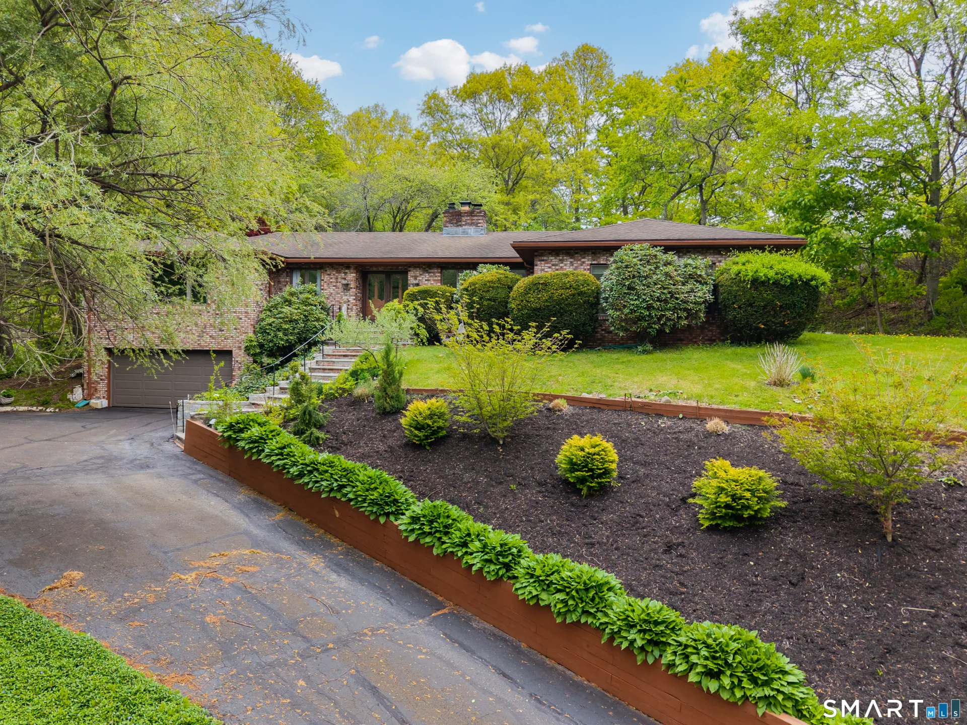 975 Main Street, Hamden, CT
