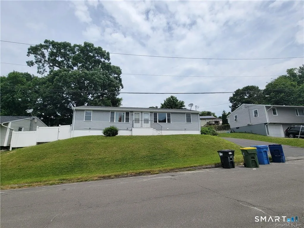 15 Spread Oak Lane, Waterbury, CT