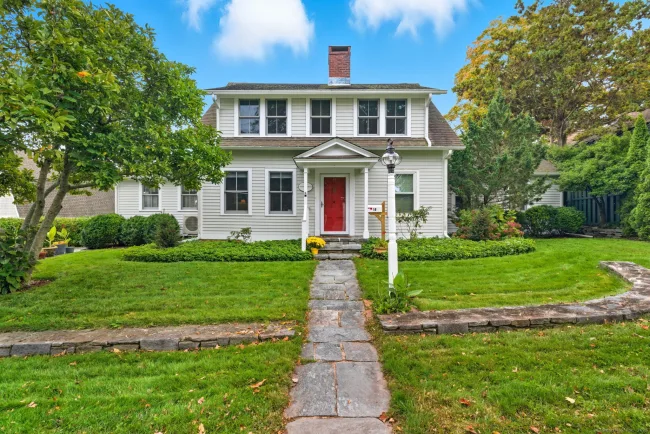 18 Little Point Street