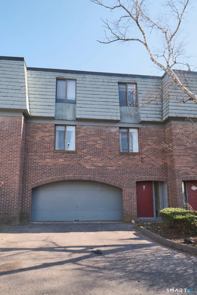 11 Trolley Crossing Lane #11