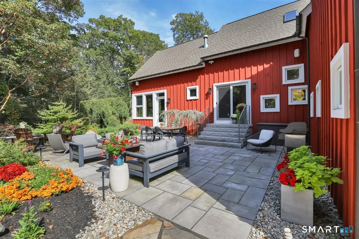 84 Hollister Drive, Avon, CT