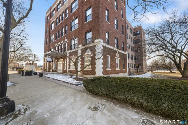 881 Lafayette Boulevard #4L