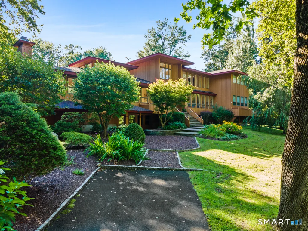 85 Norrans Ridge Drive, Ridgefield, CT