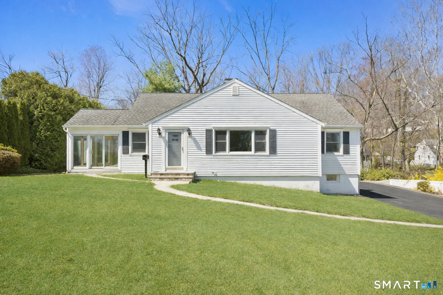 19 Glendale Circle, Stamford, CT