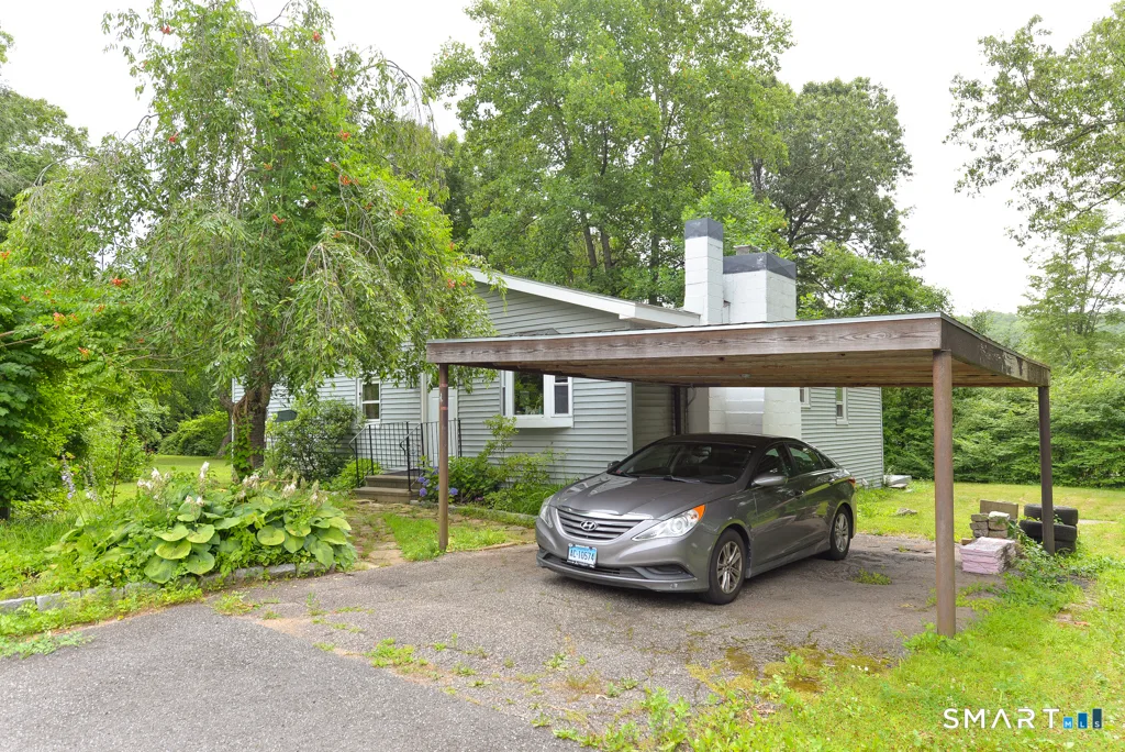 215 White Birch Drive, Southbury, CT