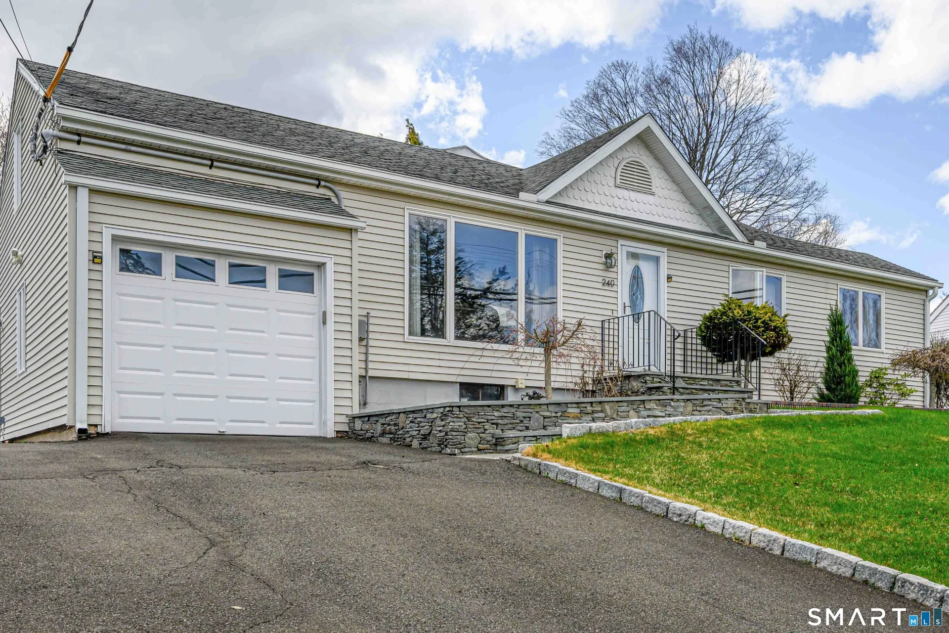 240 Shepard Avenue, Hamden, CT