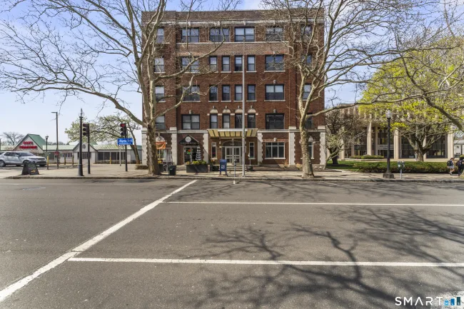 881 Lafayette Boulevard #3K