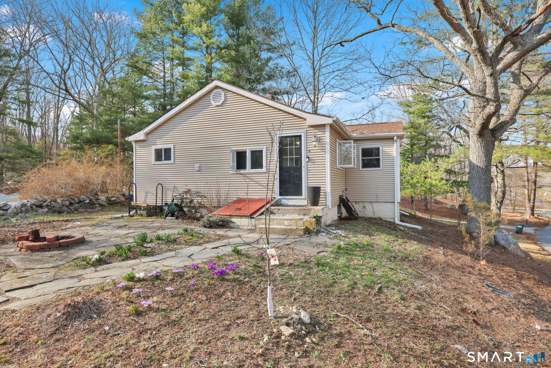 4 Whalehead Road, Ledyard, CT