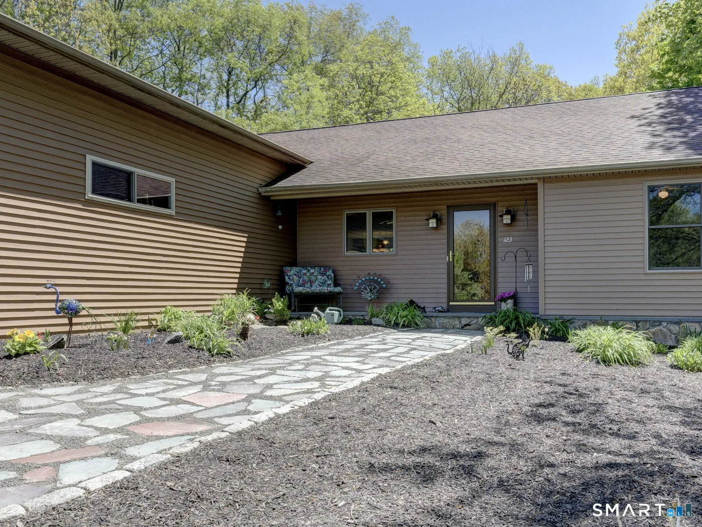 123 Round Hill Road, Middletown, CT