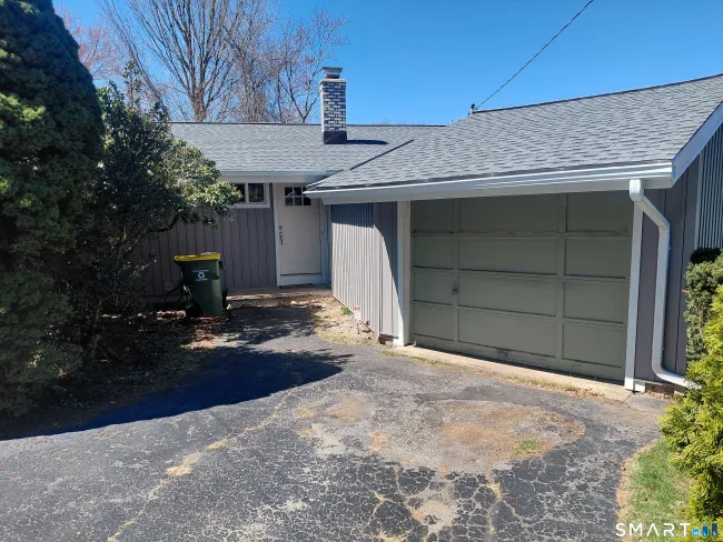 17 Hickory Hill Drive