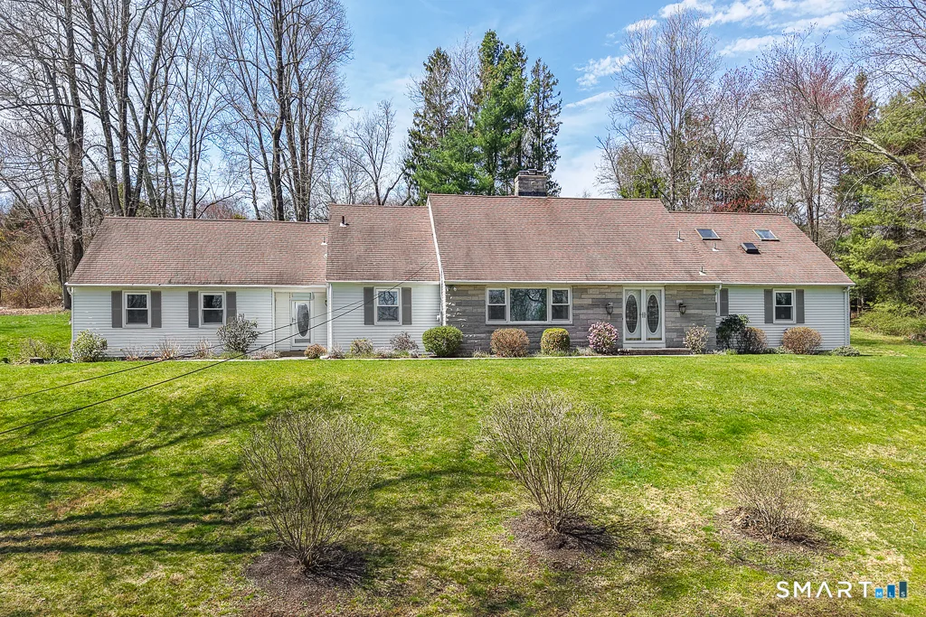 10 Edgehill Drive, Woodbridge, CT