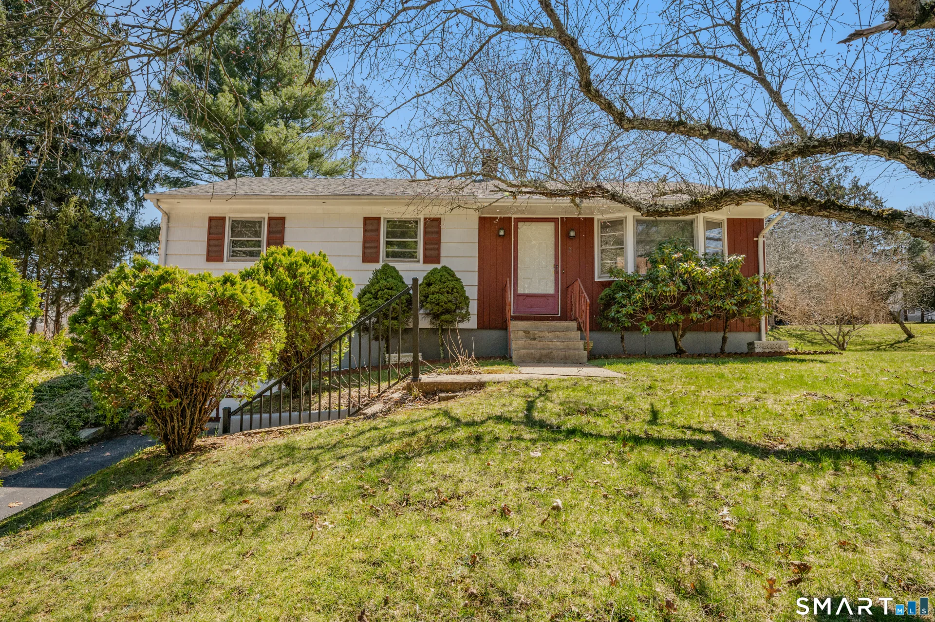 8 Holly Hill Drive, Montville, CT