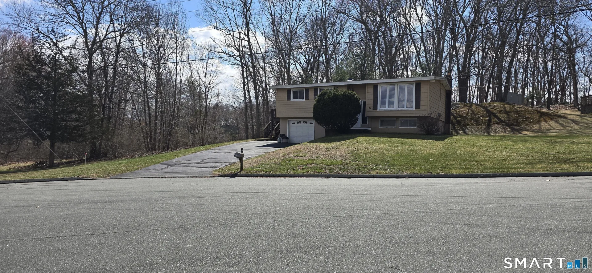 34 Country Club Drive, Ledyard, CT
