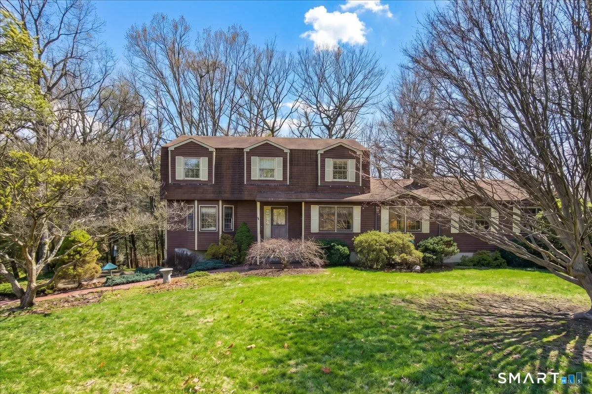 166 Thoreau Drive, Shelton, CT