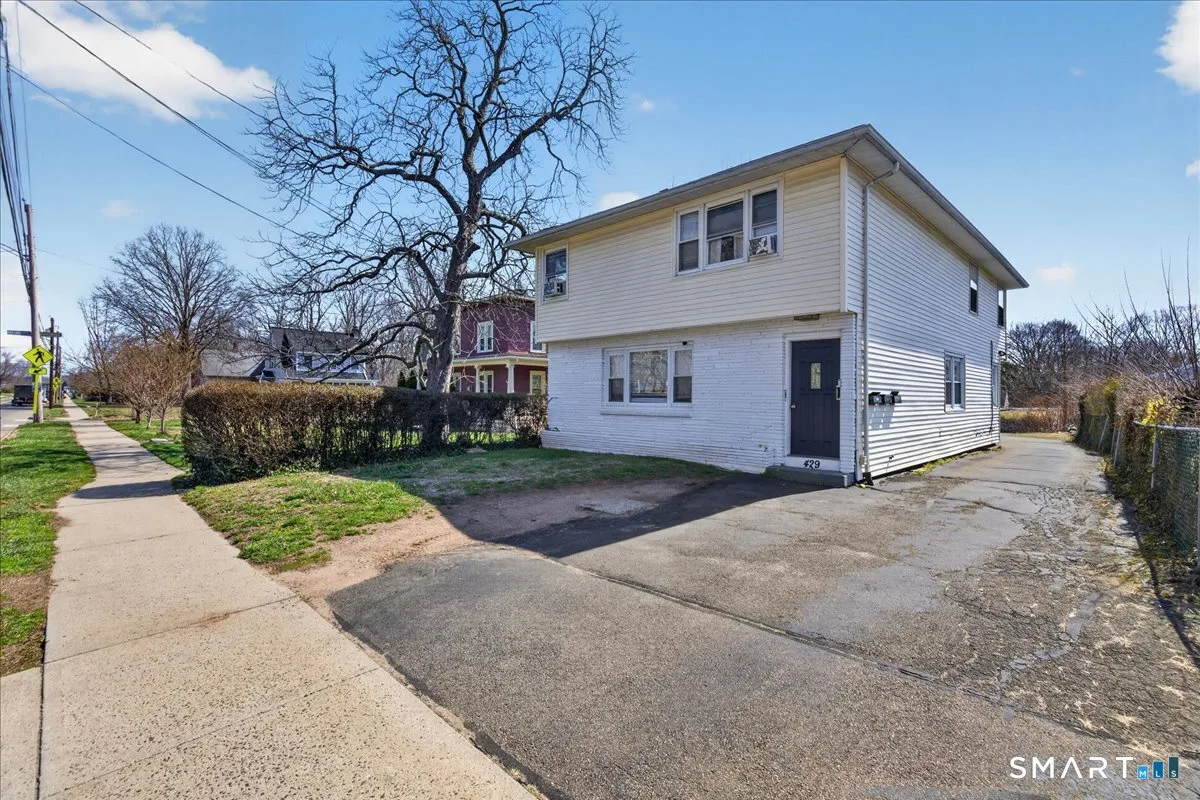 429 Thompson Avenue, East Haven, CT