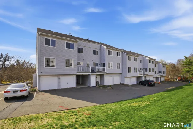 142 Staffordshire Commons Drive #142