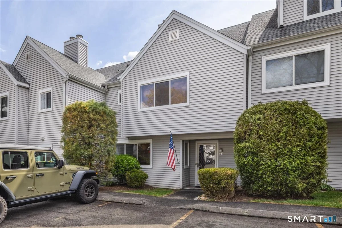71 Country Place #71, Shelton, CT
