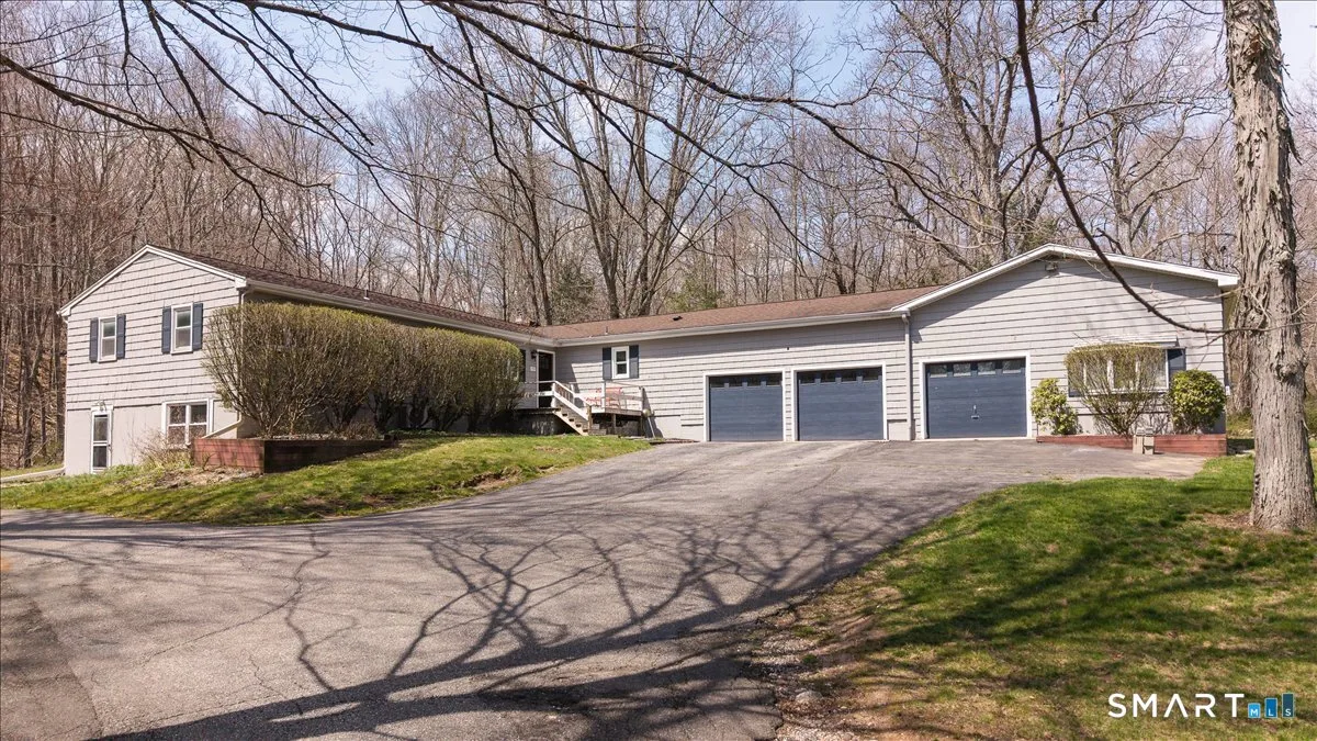 370 Quaker Farms Road, Southbury, CT