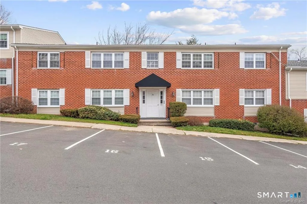 50 Greenhouse Road #26B, Bridgeport, CT