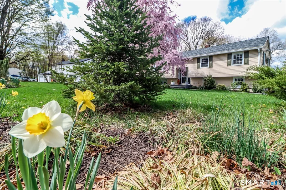 5 Hearthstone Drive, Bethel, CT