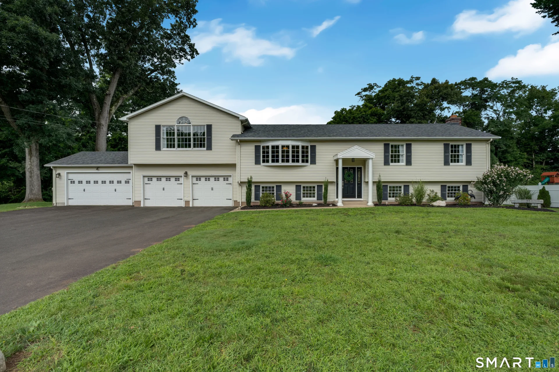 31 Stone Hedge Drive, North Haven, CT