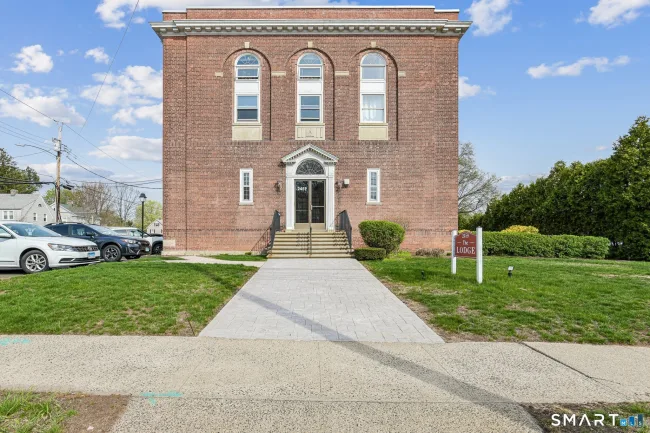 2459 Whitney Avenue #17