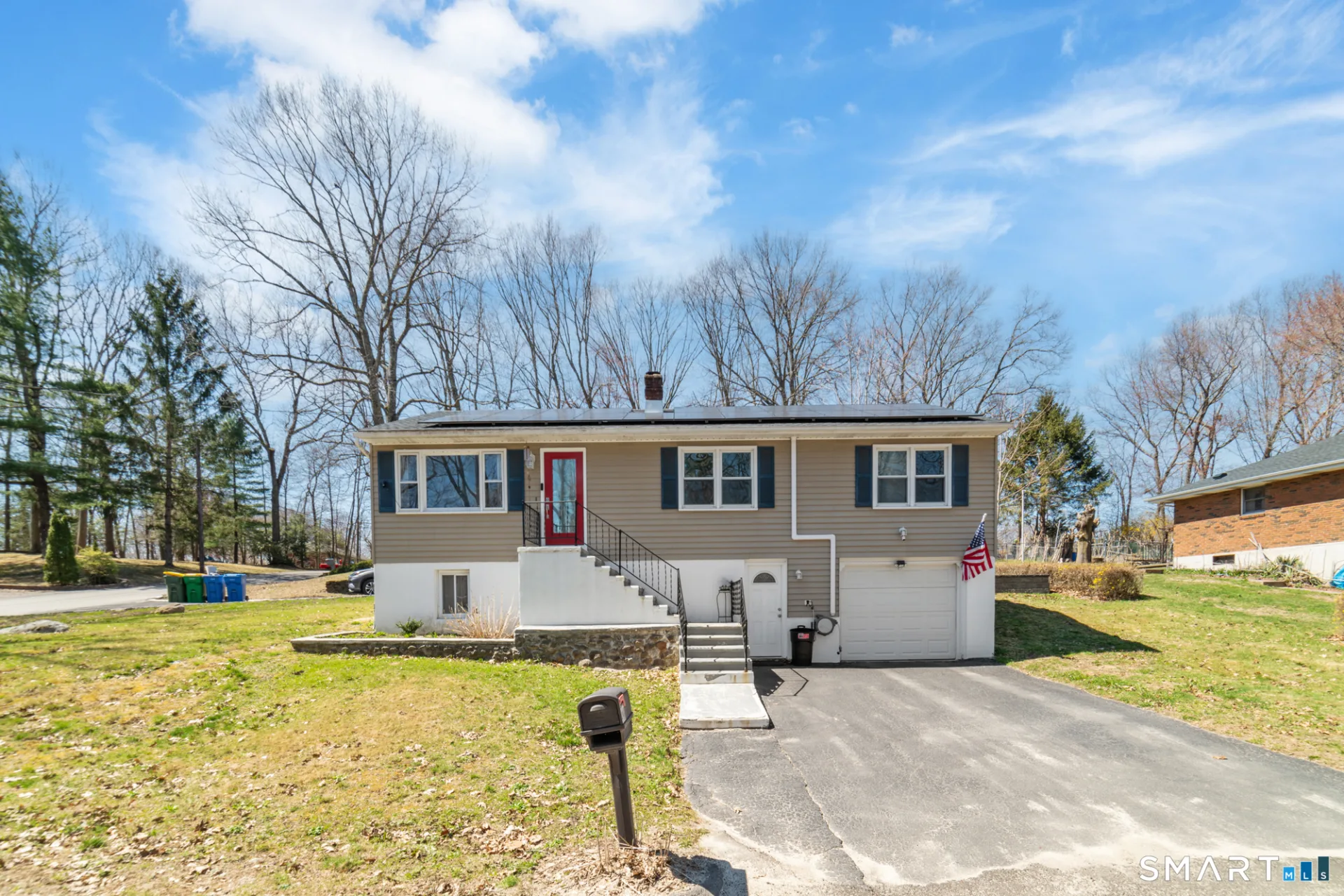 327 Lakeside Boulevard, Waterbury, CT