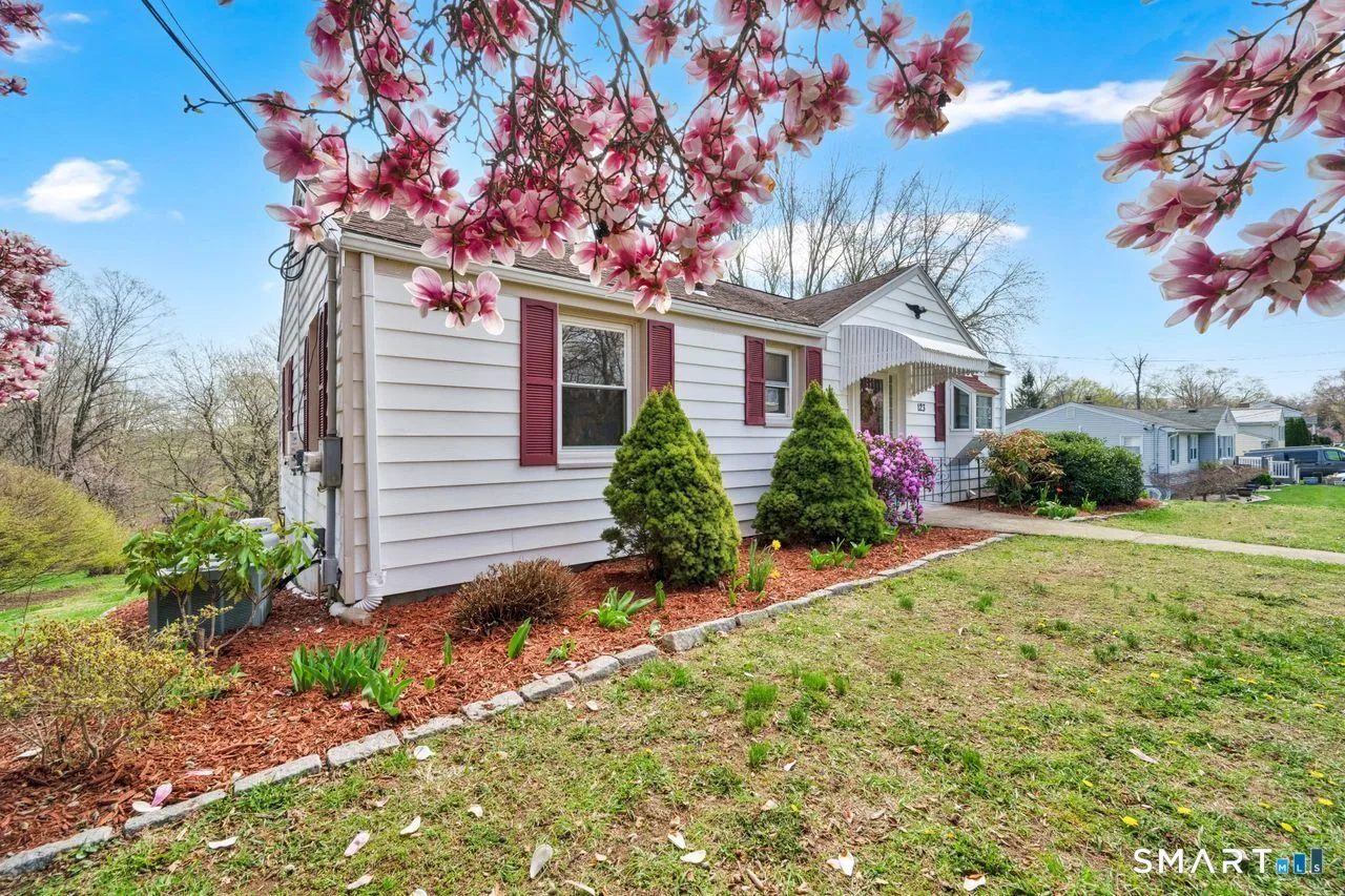 123 Pleasant Avenue, East Haven, CT