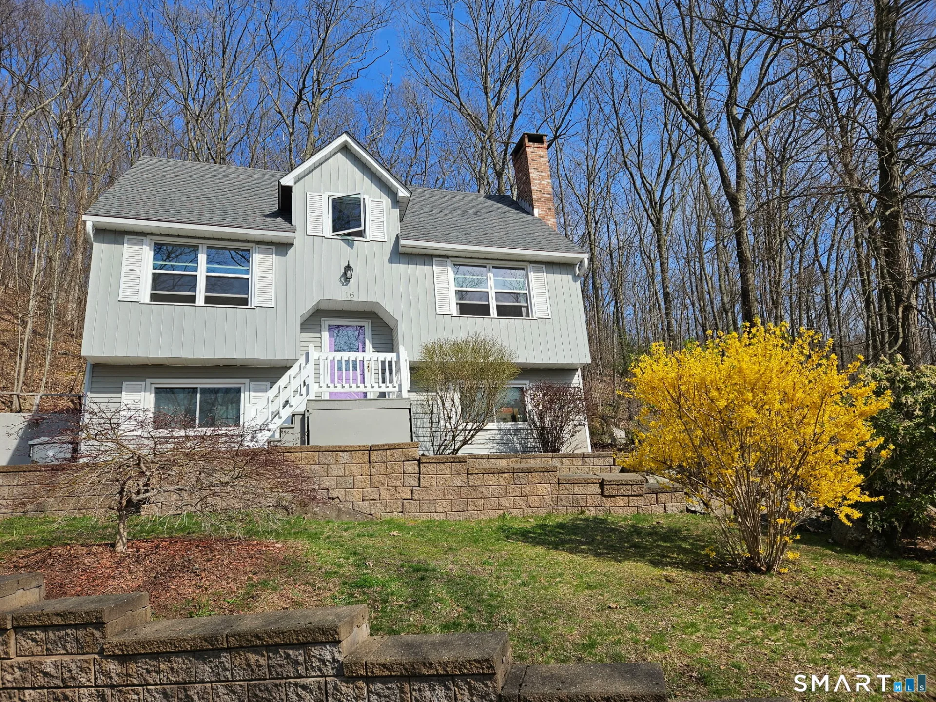 16 Fox Road, Plainville, CT