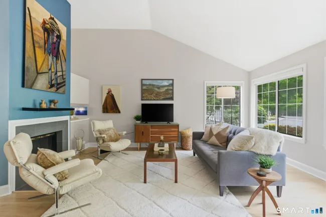 32 Southbridge Court, Simsbury, CT