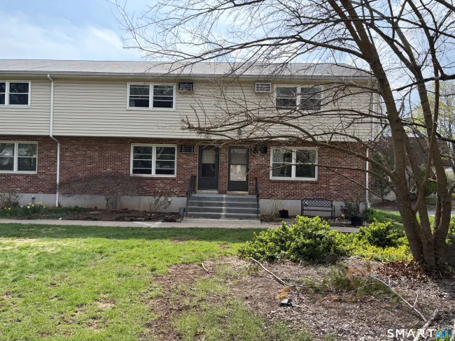 302 Blackstone Village #302, Meriden, CT