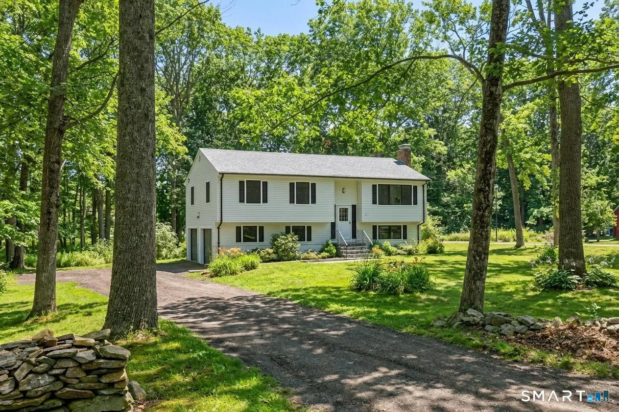 211 Forsyth Road, Montville, CT